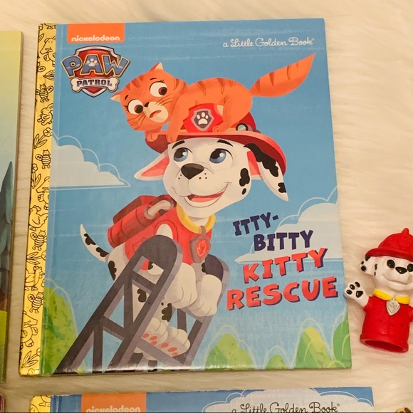 ❌SOLD❌Paw Patrol Bundle of Books & Finger Puppets - Picture 4 of 8